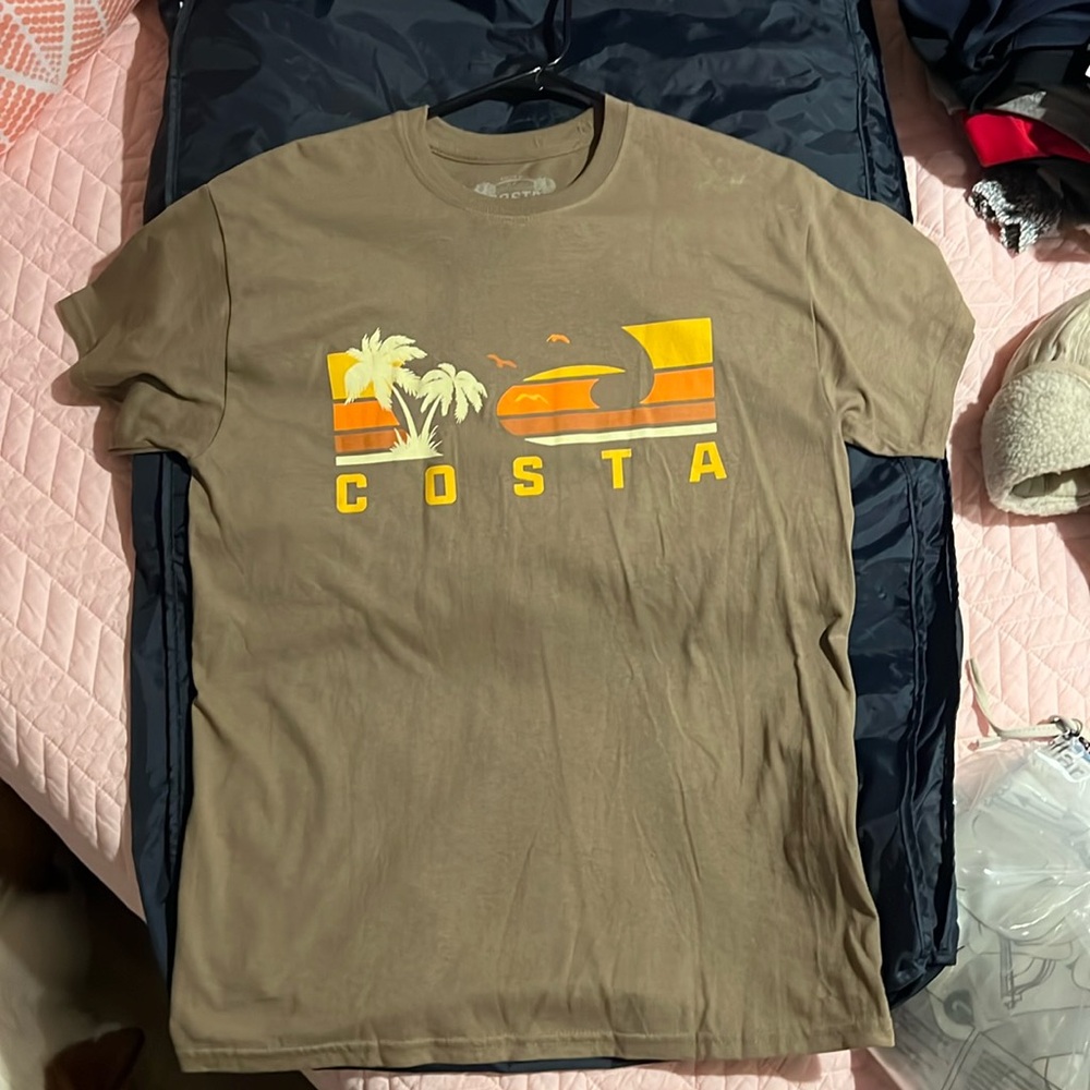 Men’s medium Costa t shirt, brown.